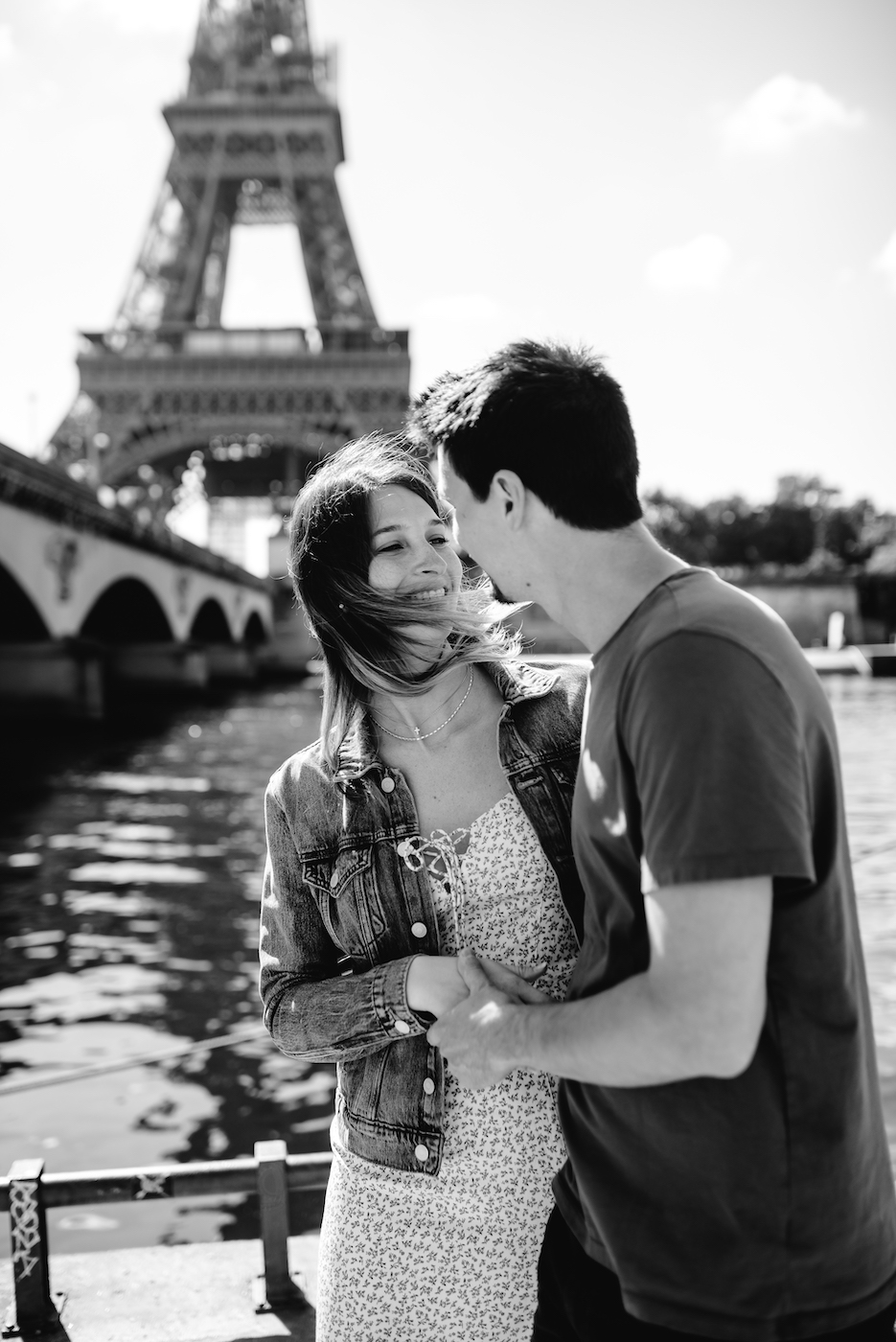 Family with a child enjoying a photo shoot with photographer near Eiffel tower