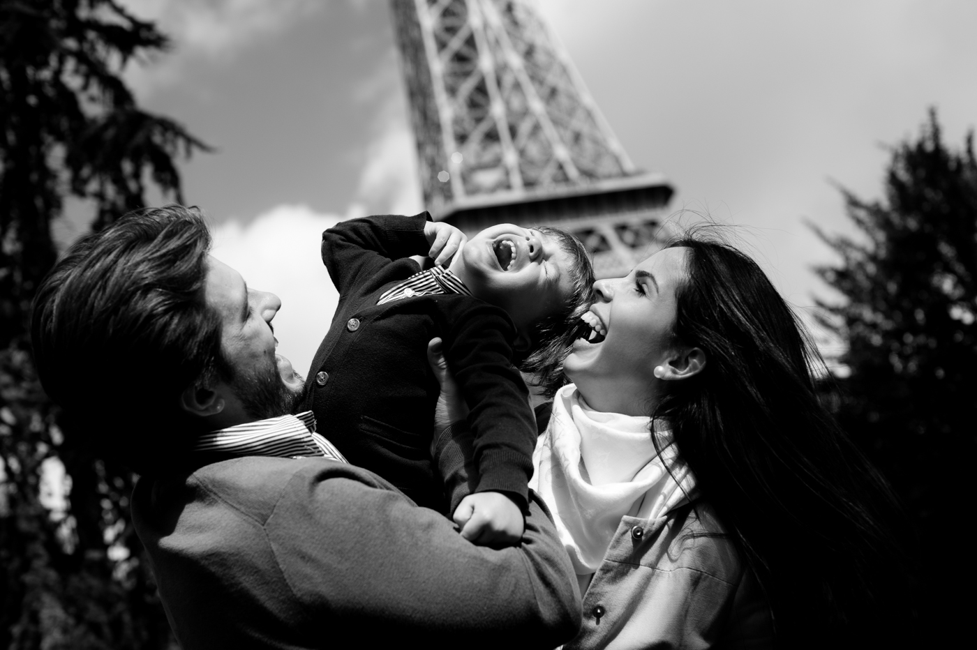 couple walking on paris streets